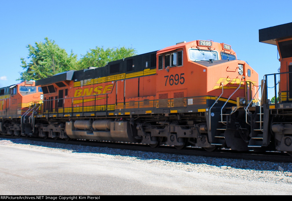 BNSF 7695